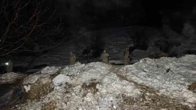 Şırnak&rsquo;ta dev kayalar k&ouml;ye d&uuml;şt&uuml;, 30 hayvan telef oldu
