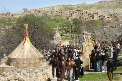 Şırnak&rsquo;ta Ezidiler &rsquo;&Ccedil;arşema Sor Bayramı&rsquo;nı festival havasında kutladı
