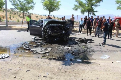 Şırnak&rsquo;ta feci trafik kazası: &Ouml;ğretmen hayatını kaybetti, 3 kişi yaralandı
