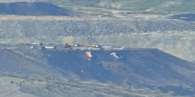 Şırnak&rsquo;ta hafriyat sahasında toprak kayması: Park halindeki 2 ara&ccedil; şarampole yuvarlandı
