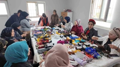 Şırnak&rsquo;ta kadınlar &rsquo;Berivan bebek&rsquo; ile ailelerini ge&ccedil;indiriyor
