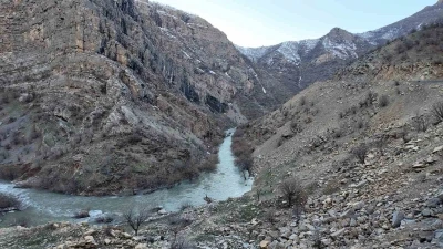 Şırnak&rsquo;ta kar eridi, dereler taştı
