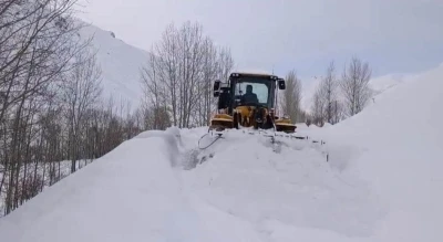 Şırnak&rsquo;ta karla m&uuml;cadele &ccedil;alışmaları s&uuml;r&uuml;yor
