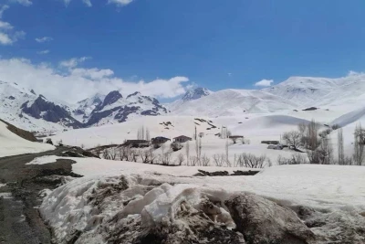 Şırnak&rsquo;ta karla m&uuml;cadele devam ediyor
