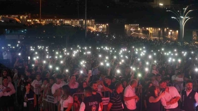 Şırnak&rsquo;ta K&uuml;lt&uuml;r, Sanat ve Gen&ccedil;lik Festivali: 15 bin kişi yaz coşkusuna ortak oldu

