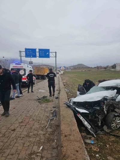 Şırnak&rsquo;ta otomobil şarampole yuvarlandı: 2 yaralı
