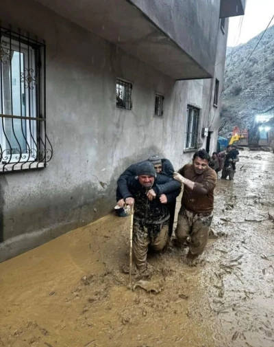 Şırnak&rsquo;ta sel ve heyelan: Ev ve ahırlar zarar g&ouml;rd&uuml;
