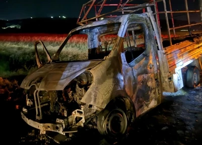 Şırnak&rsquo;ta seyir halindeki kamyonet alev aldı
