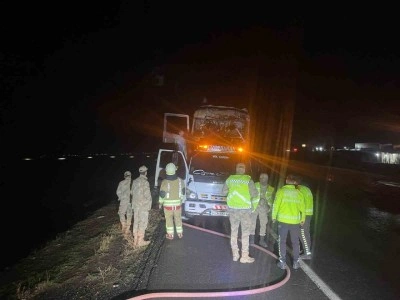 Şırnak&rsquo;ta seyir halindeki tır alevlere teslim oldu