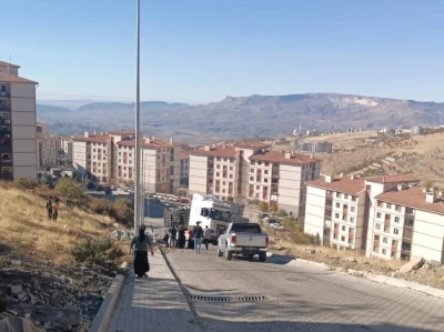 Şırnak’ta tır devrildi: 1 yaralı

