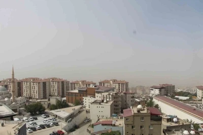 Şırnak’ta toz taşınımı hayatı olumsuz etkiledi

