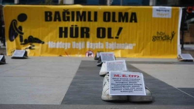 Şırnak&rsquo;ta uyuşturucuya karşı dikkat &ccedil;eken sergi: "Bağımlı olma, h&uuml;r ol"

