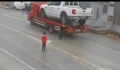 Şırnak&rsquo;ta yola fırlayan &ccedil;ocuk, s&uuml;r&uuml;c&uuml;n&uuml;n manevrasıyla &ouml;l&uuml;mden d&ouml;nd&uuml;
