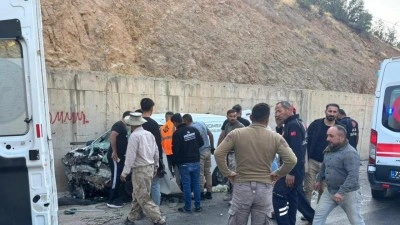 Şırnak’ta yolcu minibüsü ile hafif ticari araç çarpıştı! 2'si ağır çok sayıda yaralı var