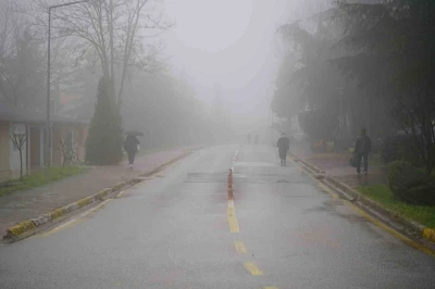 Sis ve yağmur etkili oldu: Kamp&uuml;ste g&ouml;r&uuml;ş azaldı
