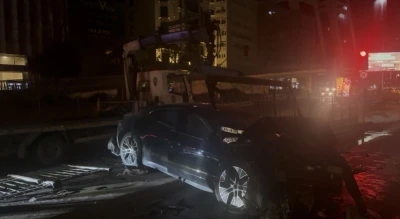 Şişli&rsquo;de l&uuml;ks otomobil kaza yaptı: 3 yaralı
