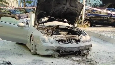 Şişli&rsquo;de seyir halindeki l&uuml;ks otomobil yanarak kullanılamaz hale geldi
