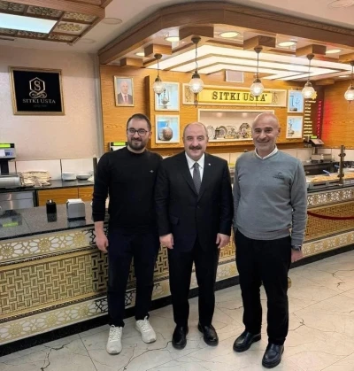 Sıtkı Usta devlet erkanını ağırlıyor
