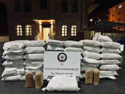 Sivas&rsquo;ta 1 ton 337 kilo ka&ccedil;ak t&uuml;t&uuml;n ele ge&ccedil;irildi
