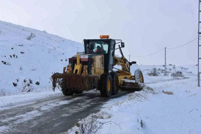 Sivas&rsquo;ta 126 yerleşim yerinin yolu ulaşıma kapalı
