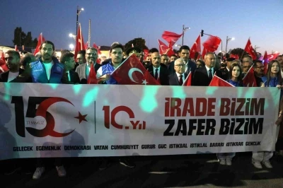 Sivas&rsquo;ta 15 Temmuz&rsquo;un 10. yılında meydan doldu taştı
