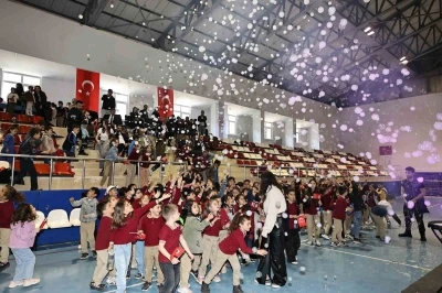 Sivas&rsquo;ta &ccedil;ocuklar halk oyunlarıyla buluştu
