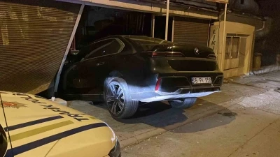 Sivas&rsquo;ta fren yerine gaza basan s&uuml;r&uuml;c&uuml;, markete girdi
