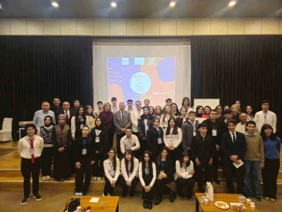 Sivas&rsquo;ta İngilizce m&uuml;nazara yarışması d&uuml;zenlendi
