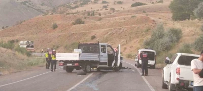 Sivas&rsquo;ta kamyonetle otomobil &ccedil;arpıştı: 1 &ouml;l&uuml;, 2 yaralı
