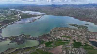 Sivas&rsquo;ta kar eridi yağmurlar arttı, kentin en b&uuml;y&uuml;k g&ouml;l&uuml; taştı
