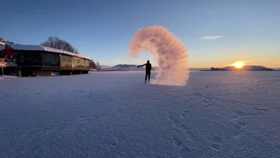 Sivas&rsquo;ta kar ve dondurucu soğuk renkli g&ouml;r&uuml;nt&uuml;ler oluşturdu
