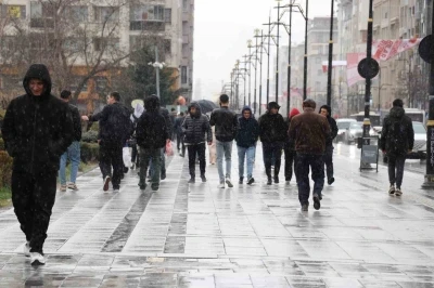 Sivas&rsquo;ta kış geri d&ouml;nd&uuml;
