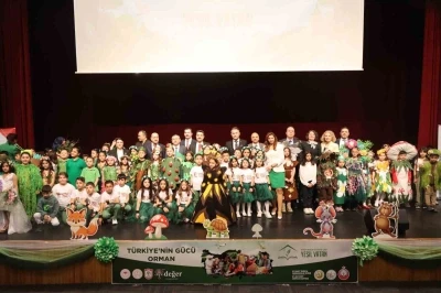 Sivas&rsquo;ta &ouml;ğrencilerden Orman Haftası&rsquo;nda renkli kutlama
