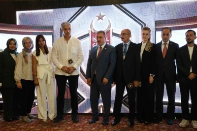 Sivas&rsquo;ta "4. İsmail G&uuml;neş Basın &Ouml;d&uuml;lleri" sahiplerini buldu

