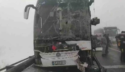 Sivas&rsquo;ta sis zincirleme kazaya neden oldu: 7 yaralı
