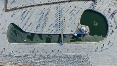 Sivas&rsquo;ta soğuk hava etkisini g&ouml;sterdi, &ouml;rdeklerin olduğu g&ouml;let kısmen dondu
