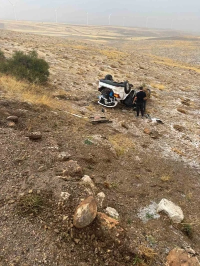 Sivas’ta takla atan otomobilde 2 kişi yaralandı

