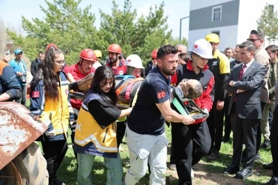 Sivas&rsquo;ta tatbikatlar ger&ccedil;eğini aratmadı
