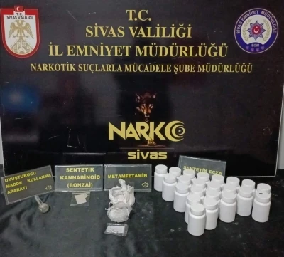 Sivas&rsquo;ta uyuşturucu operasyonu: 2 kişi tutuklandı, bol miktarda uyuşturucu madde ele ge&ccedil;irildi
