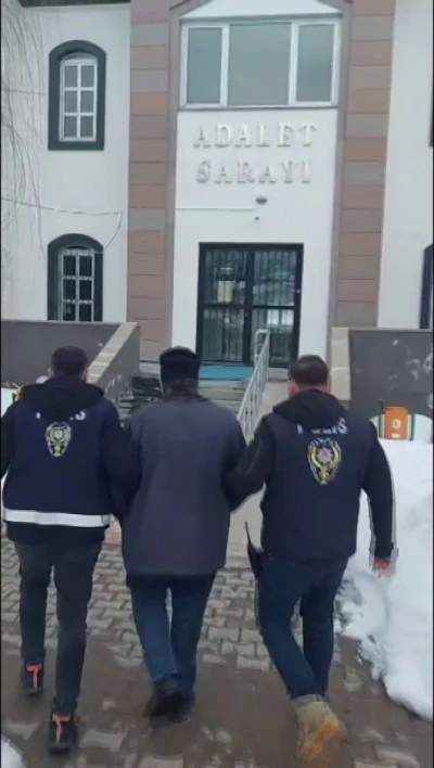 Sivas&rsquo;ta yakalanan firari h&uuml;k&uuml;ml&uuml; cezaevine g&ouml;nderildi

