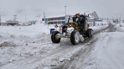 Sivas’ta yoğun kar nedeniyle 46 yerleşim yerine araç ulaşımı sağlanamıyor
