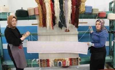 Sivas&rsquo;tan TBMM&rsquo;ye taşınmıştı, 103 yıllık tarihi miras, ilmek ilmek dokunarak tekrar hayat buluyor
