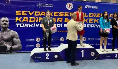 Sivaslı boks&ouml;r Ecrin&rsquo;den T&uuml;rkiye ikinciliği
