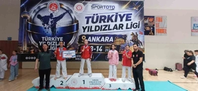 Sivaslı karateciler Ankara&rsquo;dan madalyalarla d&ouml;nd&uuml;
