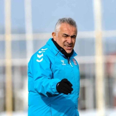 Sivasspor&rsquo;da Mehmet Altıparmak ile yollar ayrıldı
