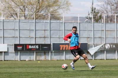 Sivasspor&rsquo;da Rey Manaj idmanlara başladı
