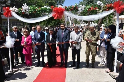 Siverek&rsquo;te hayat boyu &ouml;ğrenme haftasında el emeği &uuml;r&uuml;nler sergilendi
