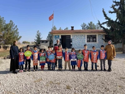 Siverek’te köy okulu öğrencilerine ağaç sevgisi ve çevre bilinci eğitimi
