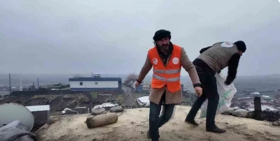 Siverek&rsquo;te mağdur aileye hayırseverlerden destek
