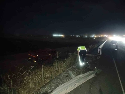 Siverek&rsquo;te minib&uuml;s ile araz&ouml;z &ccedil;arpıştı: 8 yaralı
